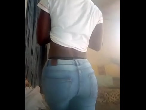 Ursula, jeune camerounaise sur whatsapp