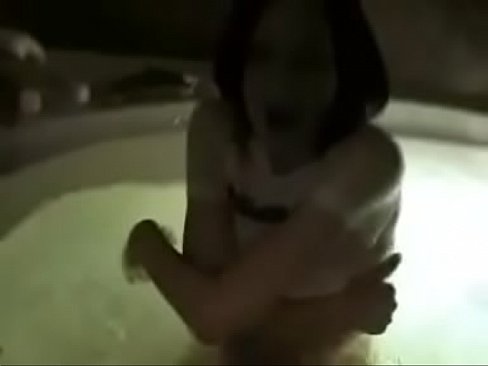 Blowjob in outdoor tub with a hot babe