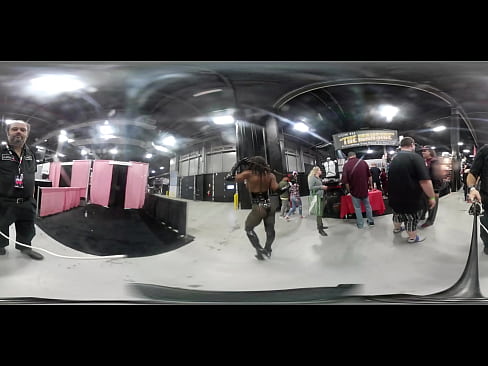 360 degree look at porn star at expo.