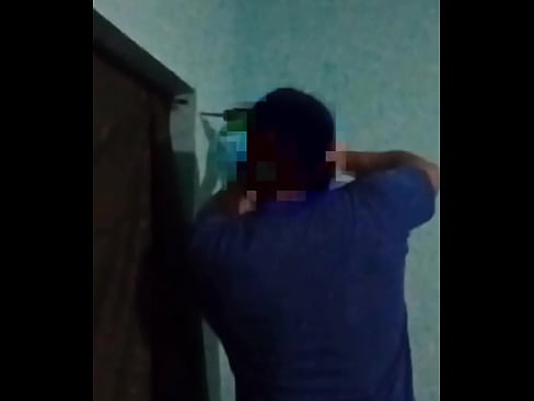 Se la chupe a trabajador en mi casa