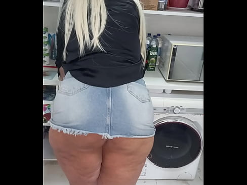 Bumbum marquinha e mini saia