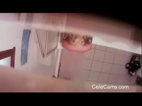 Hidden cam - Milf strip in bathroom