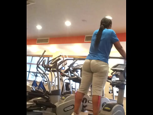big jiggly ass in gym