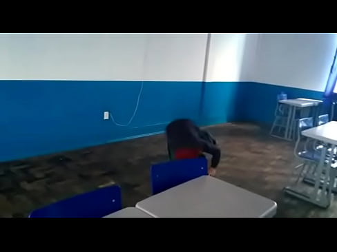 Novinho safadinho dando rolada na sala