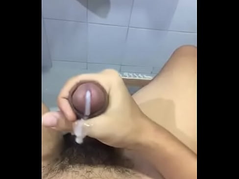 Masturbação de manhã no banheiro
