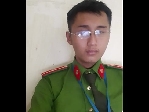 Vietnamese police videos call with straight muscles