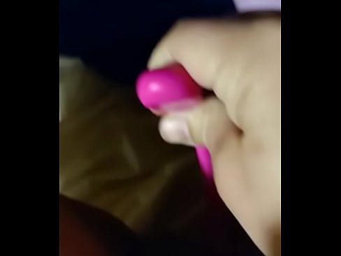 Chilena con vibrador comienza a acabar