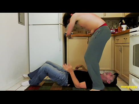 Conman Gets Pinned With A Bare Ass