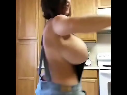 Big tit babe dancing