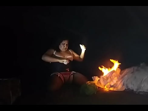 Gorda culona puta de Satán entrega su culo al fuego infernal