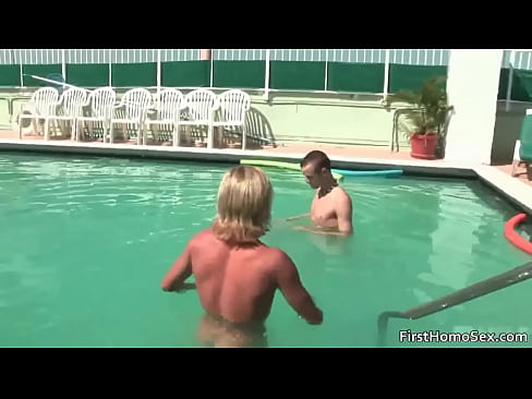 Two gay dudes take a bath outdoor gay video