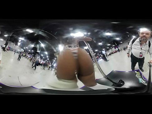 360 degree girls dancing at expo.