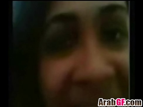Arab girlfriend enjoys blowing throbbing cock