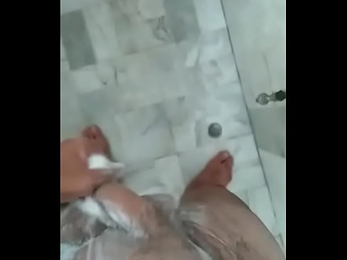 Mi pito bañandose