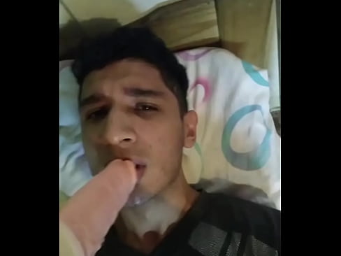 Rama Godoy tragando dildo