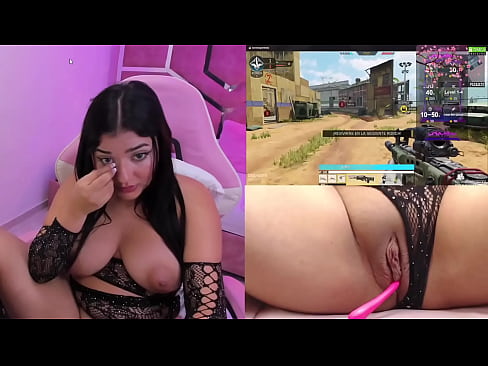 hermosa latina streamer con gran vagina jugando con hermosas tetas