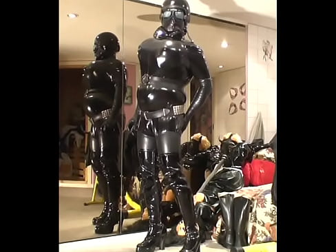 Roxina2005KinkyFullRubberGirl250205.WMV