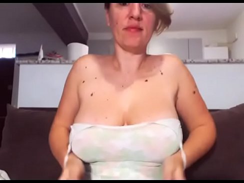 Milf shows big boobs and pussy live