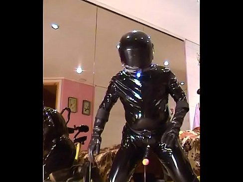 Roxina2002SexyRubberOx180202XXL.WMV