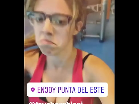 Nati Jota mojada en el gym (tetas)