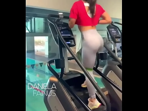 Fitness Daniela Fainus sexy con Buen trasero