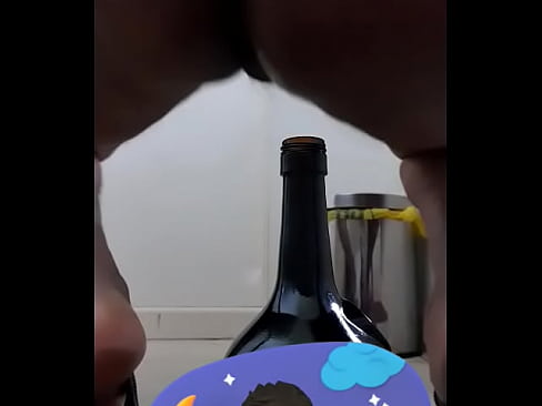 Curvy getting fucked by bottle