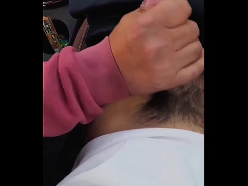 Papá casado me toca en su auto