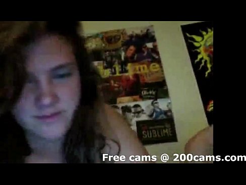 Two Teens Show Off On Webcam - 200cams.com