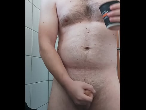 Imi place sa ma masturbez in fata la webcam sa imi beau pisatul si sperma !