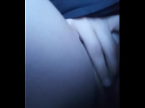 Chavala  puta se masturba  en su coño
