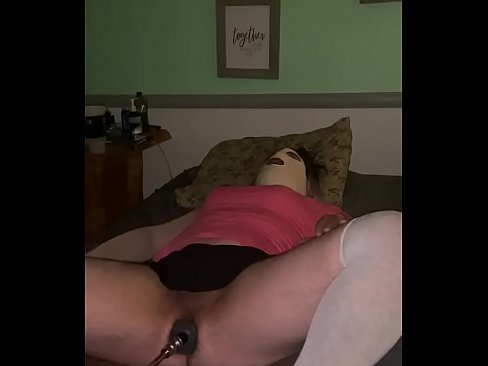 I love to xdress and let my machine fuck me