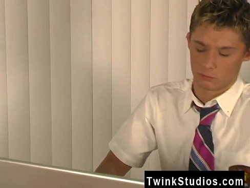 Hot twink Blair Mason and Kayl O'Riley are bored testing anatomy in