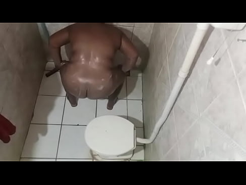 Camera oculta filma bbw da bunda grande no banho