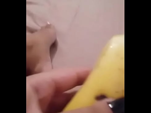 gordinha se acabando com a banana