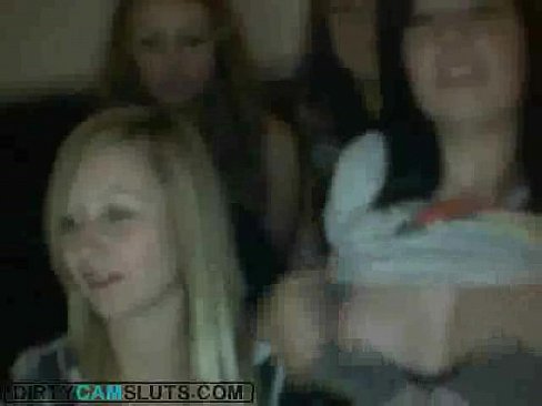 UK-Girls flashing on Cam