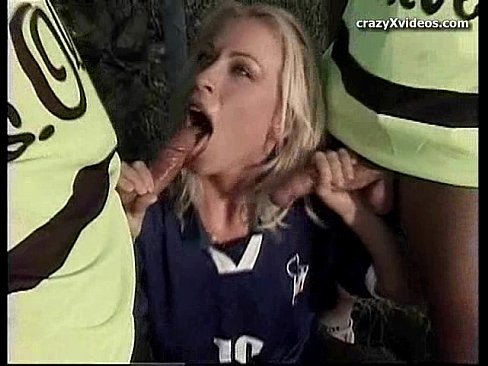 Hot blonde outdoor fuck