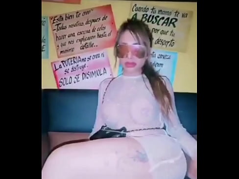 ME ENCANTA SALIR A LUGARES CON TANTOS HOMBRES VESTIDA PROVOCATIVA