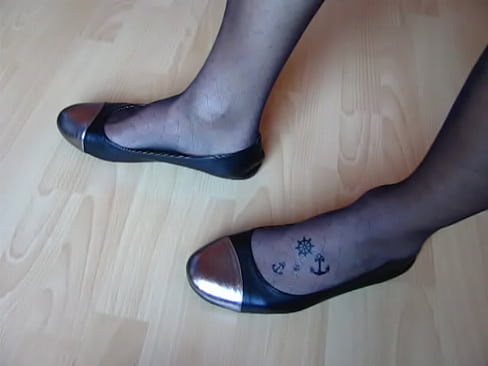 French Queen of shoeplay