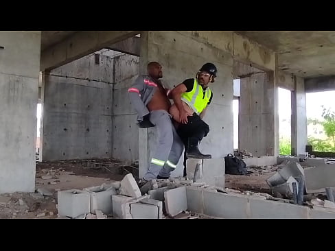 Liberou Na obra com trabalhador casado