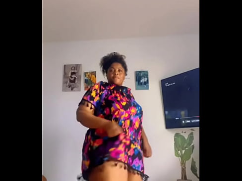 afro Getty Lifts the dress to show us some bbw thighs