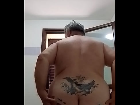 Monstro meu culo tatuado