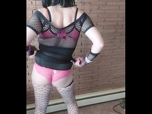 sarahsexycd horny slut show off