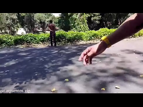 Achamos um preto pirocudo na rua