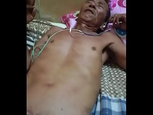 Gay khmer old man jerking off on bed