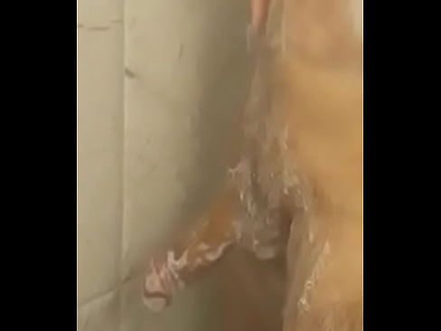 I love to watch my boyfriend in the shower when he jerk and prepare for fucking me