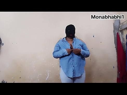 Monabhabhi looking forward to provide herself with massage and masturbate.