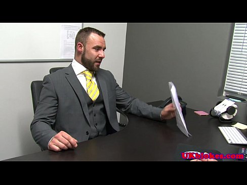 British muscular stud sucks off his boss