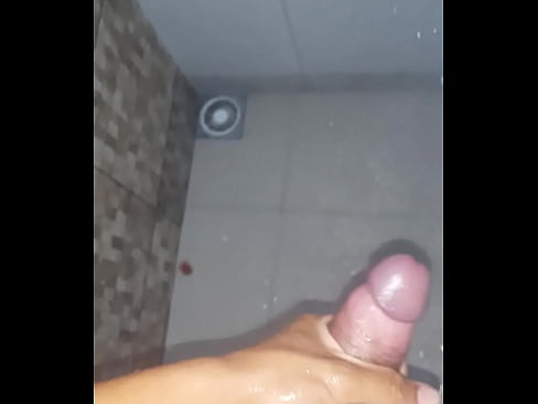 Brazilian teen fap in bathroom arfter academy lol