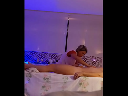 Milf doing lingan dick massage