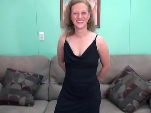 MILF Anna shows her shaved cunt in front of the camera